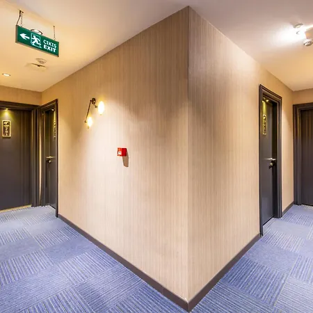 Lenora Airport & Istanbul Airport 3*