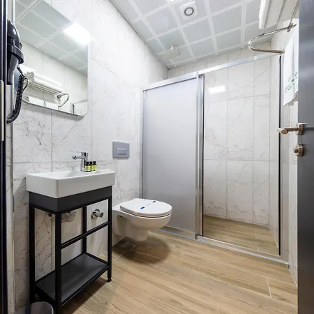 Lenora Airport & Istanbul Airport 3*